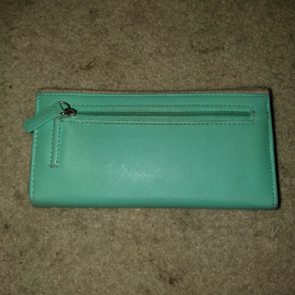 COPY - Nice seafoam green and tan wallet